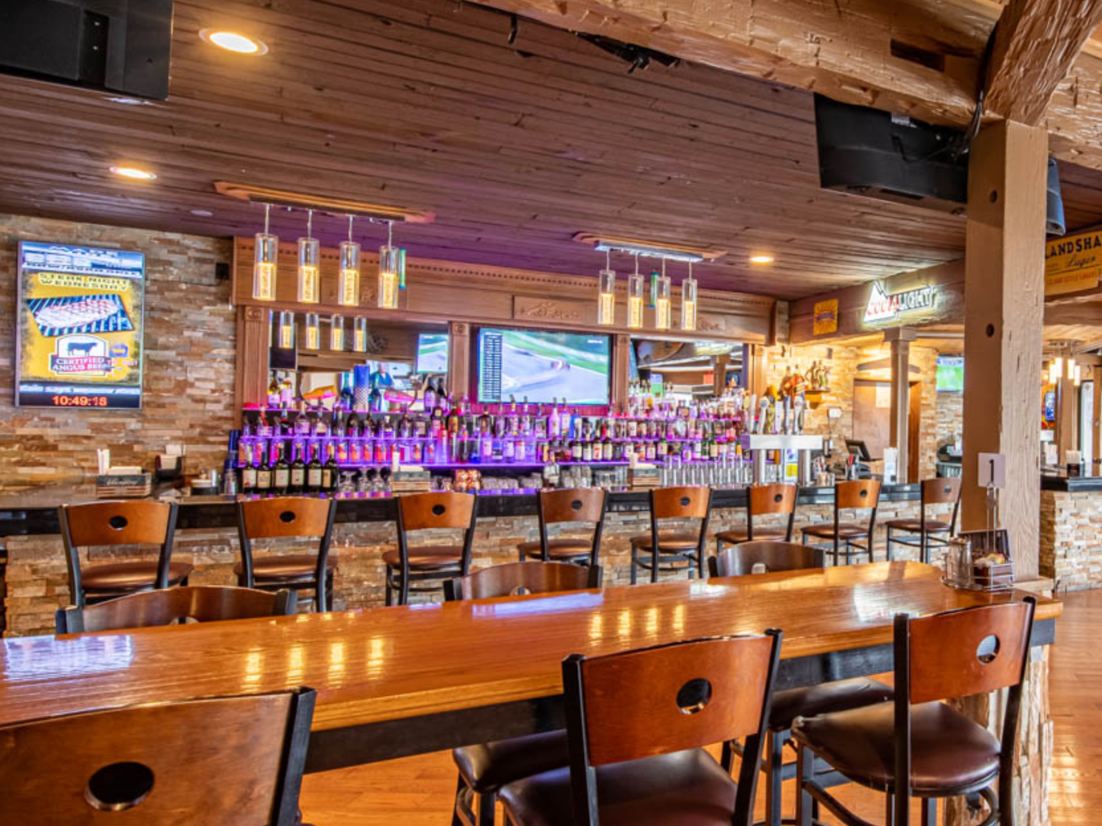 Boomerang Bar & Grill
